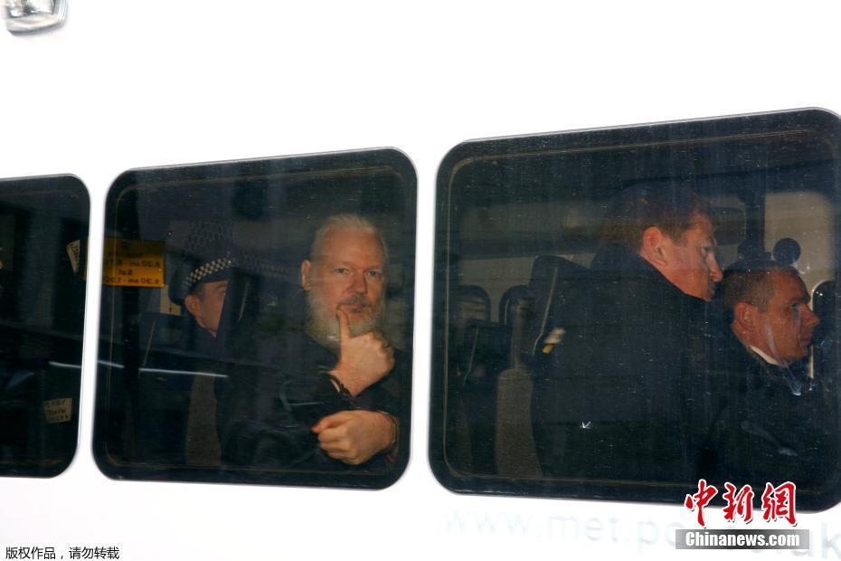 Wikileaks: Assange é detido na embaixada do Equador em Londres