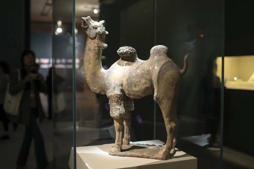 Museu Nacional da China exibe 234 relíquias de 13 países da antiga Rota da Seda