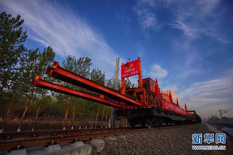 Ferrovia Beijing-Xiongan: Iniciada a instalação de carris no segmento Liying, Beijing