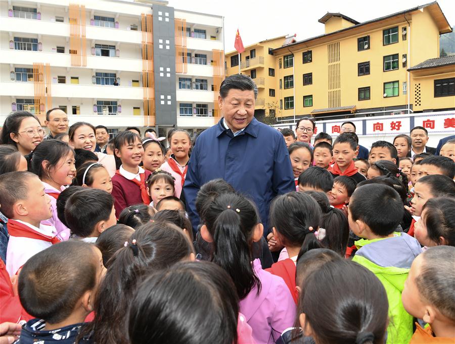 Xi pede maiores esforços para vencer batalha contra pobreza dentro do prazo