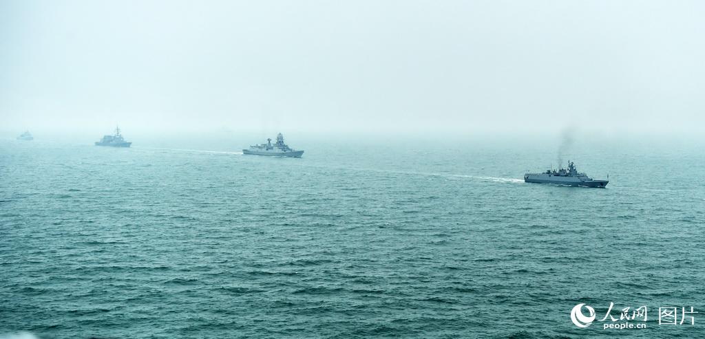 Galeria: Navios no desfile naval do 70º Aniversário da Marinha do ELP