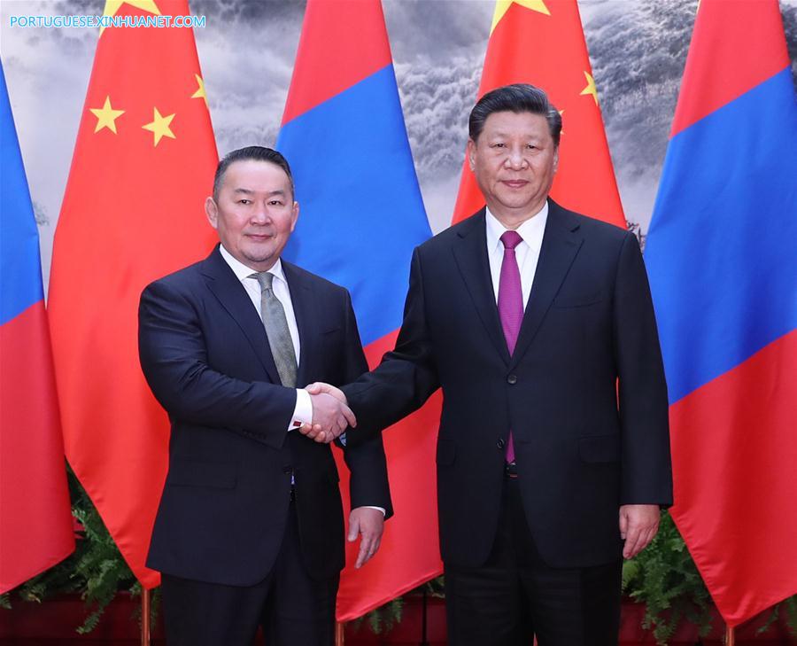 Xi Jinping reúne-se com presidente da Mongólia