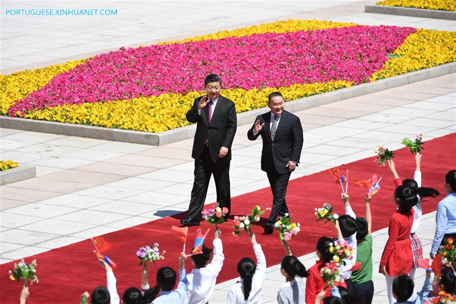 Xi Jinping reúne-se com presidente da Mongólia