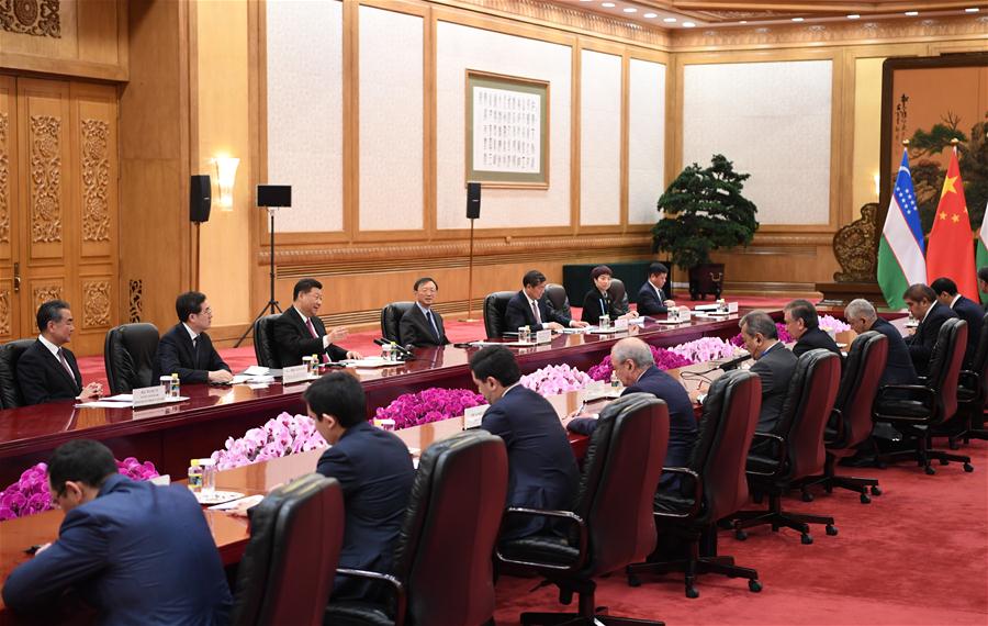 Xi Jinping reúne-se com presidente do Uzbequistão