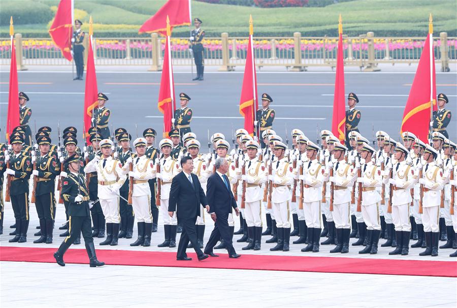 Xi Jinping recebe presidente de Portugal