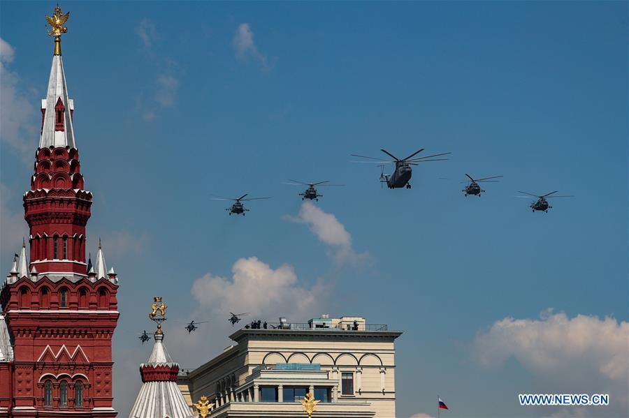 Galeria:A Rússia realiza um ensaio do desfile do Dia da Vitória na Praça Vermelha