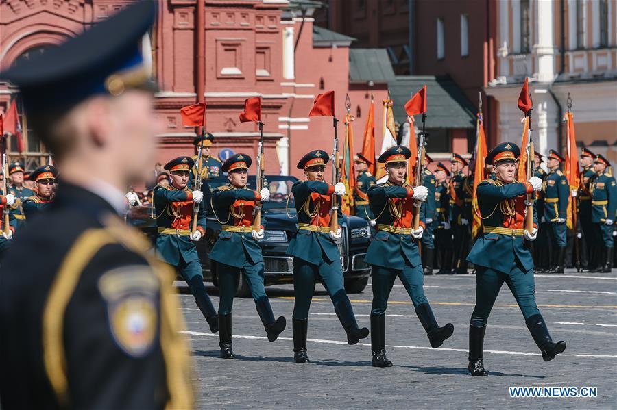 Galeria:A Rússia realiza um ensaio do desfile do Dia da Vitória na Praça Vermelha