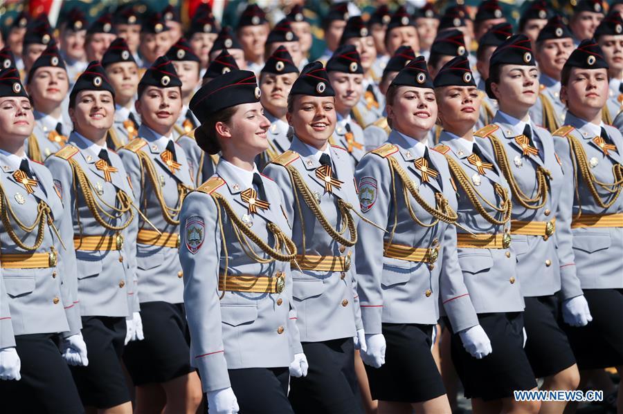 Galeria:A Rússia realiza um ensaio do desfile do Dia da Vitória na Praça Vermelha