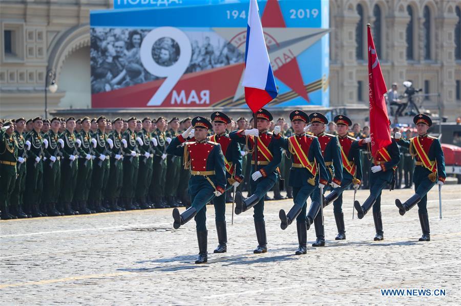 Galeria:A Rússia realiza um ensaio do desfile do Dia da Vitória na Praça Vermelha