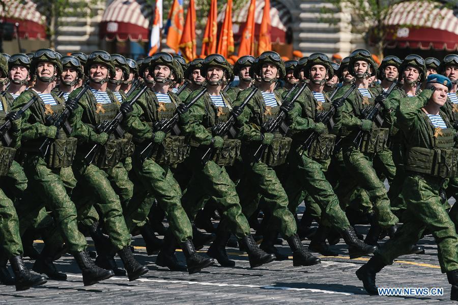 Galeria:A Rússia realiza um ensaio do desfile do Dia da Vitória na Praça Vermelha