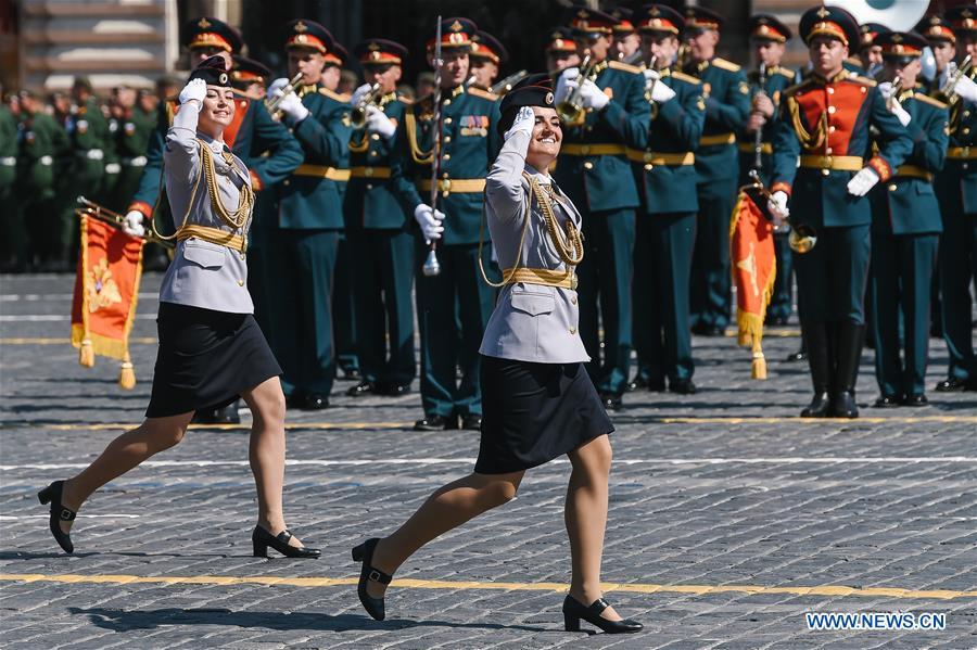 Galeria:A Rússia realiza um ensaio do desfile do Dia da Vitória na Praça Vermelha