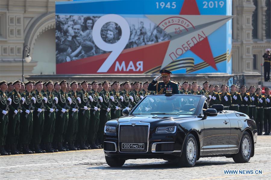 Galeria:A Rússia realiza um ensaio do desfile do Dia da Vitória na Praça Vermelha