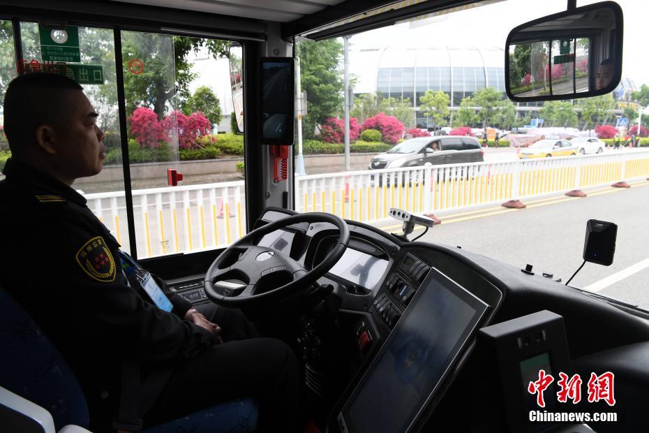 Insólito: “Ônibus Panda” atrai atenções nas ruas de Fuzhou