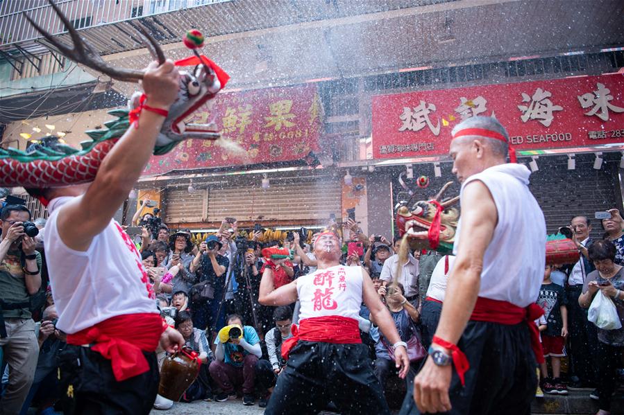 Festival do Dragão Bêbado realizado para celebrar o aniversário de Buda em Macau