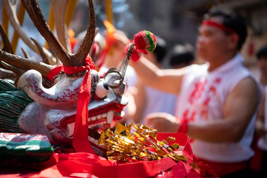 Festival do Dragão Bêbado realizado para celebrar o aniversário de Buda em Macau