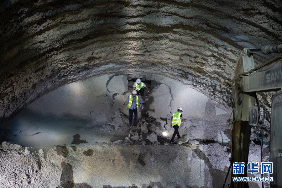 Indonésia: Finalizam escavações do túnel de Walini da ferrovia Jacarta-Bandung