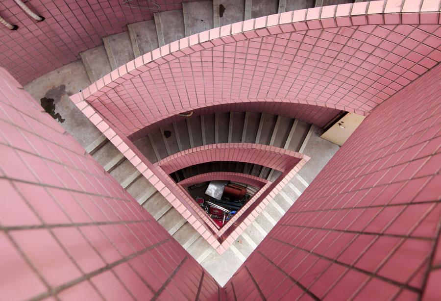 Decorador de interiores chinês captura fotos da beleza de escadas em espiral