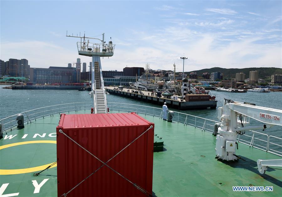 Navio de pesquisa chinês parte para montes submarinos em Fossa das Marianas