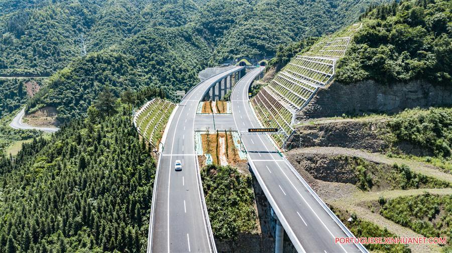 Concluída seção de Guizhou da rodovia Tongren-Huaihua, no sudoeste da China