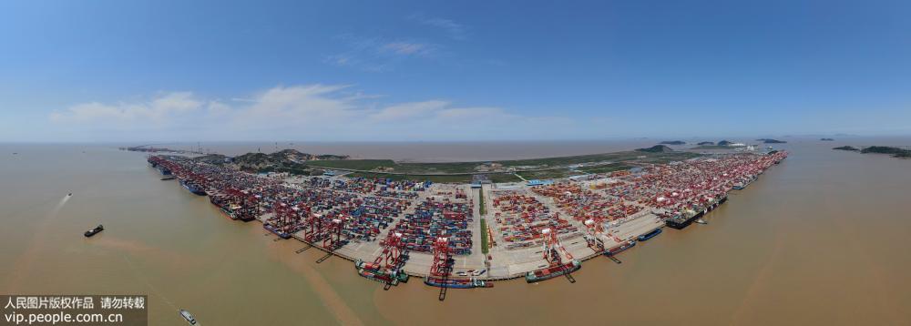 Visão aérea: Porto de Águas Profundas de Yangshan de Shanghai