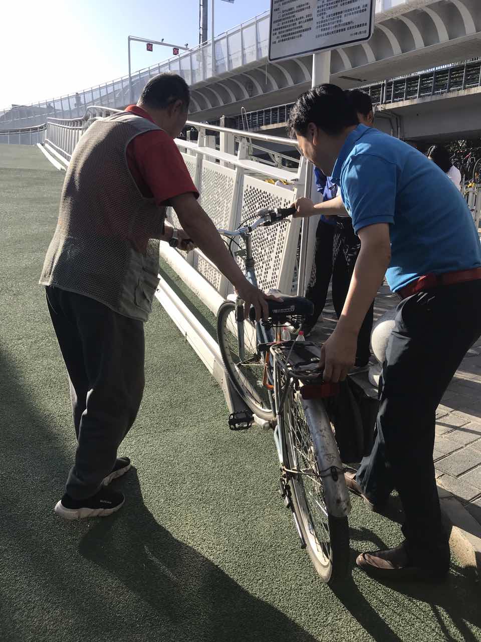 Galeria: Beijing inaugura primeira ciclovia