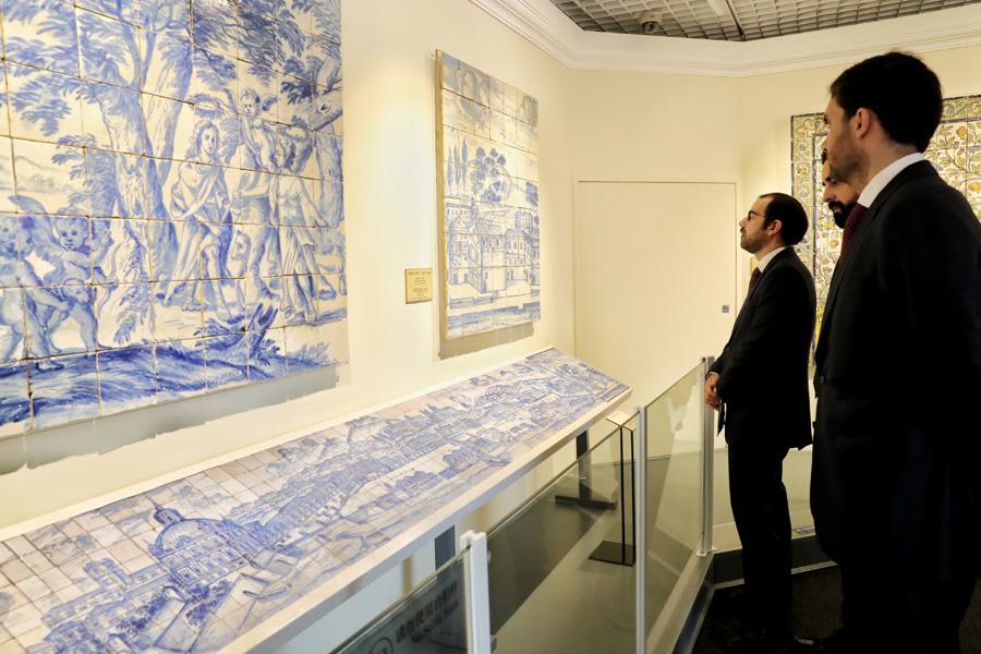 Cidade Proibida é enfeitada com azulejos nas comemorações de 40 anos de relações sino-portuguesas