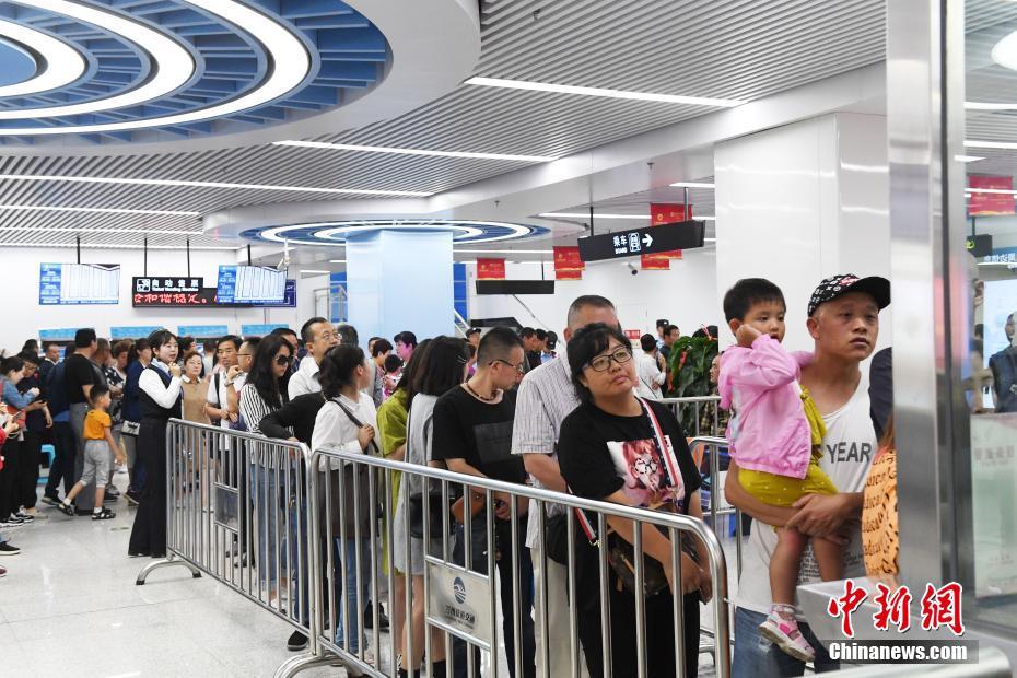 China começa a testar primeira linha de metrô que atravessa Rio Amarelo