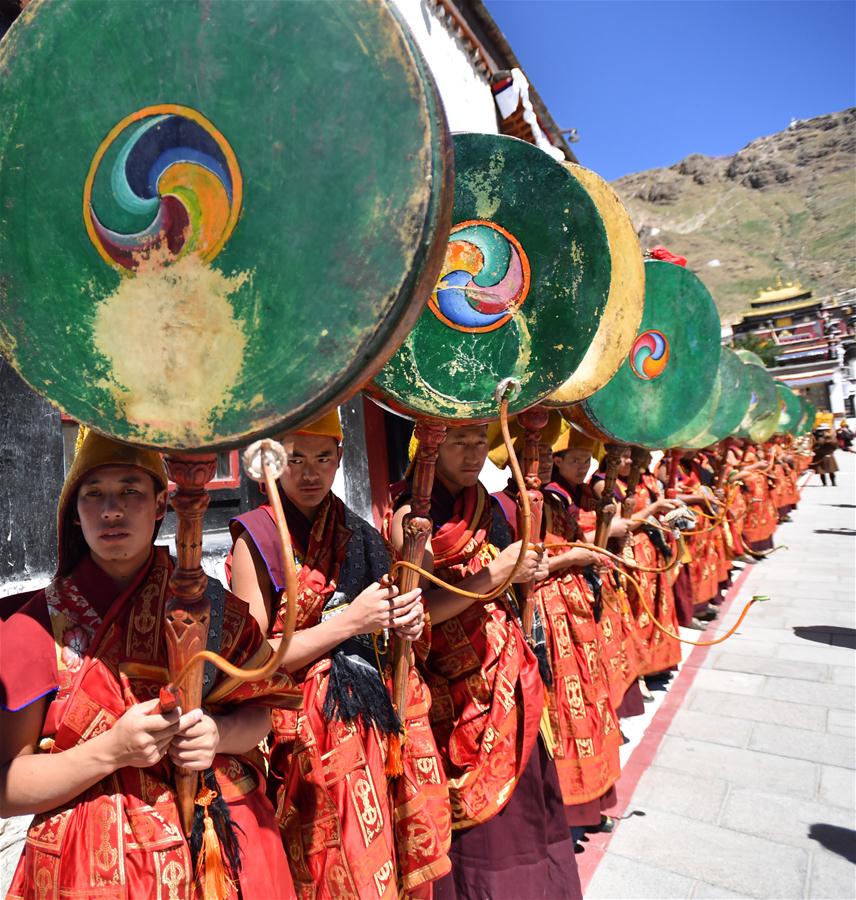 11º Panchen Lama participa de rituais budistas e atividades sociais em Xigaze