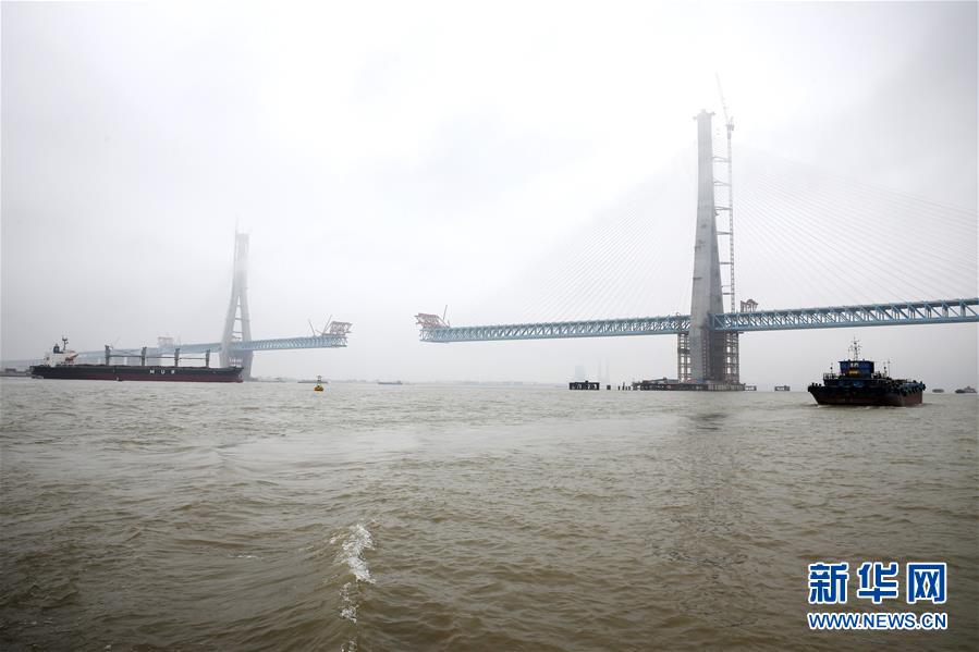 Galeria: Concluída estrutura da torre principal da ponte ferroviária Shanghai-Nantong