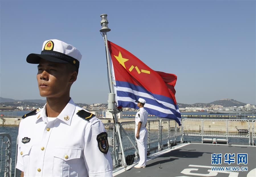 Navio de guerra da marinha chinesa visita Toulon, França