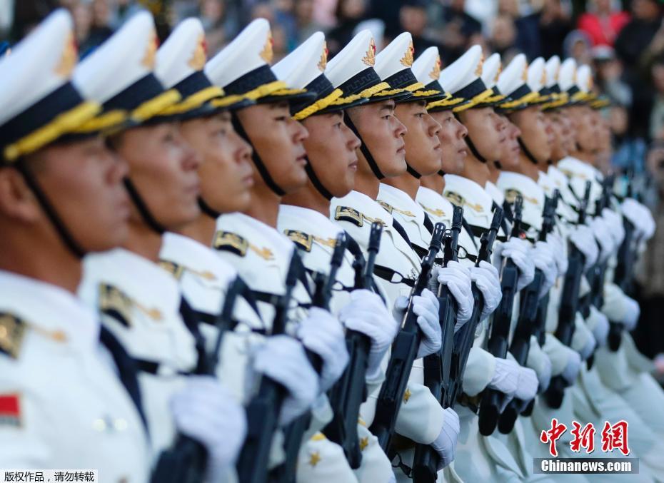 Militares chineses participam da parada do Dia da Independência da Bielorrússia