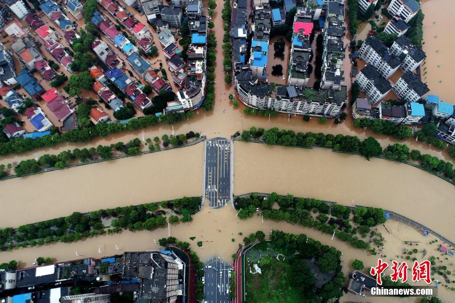 Chuva forte causa alagamento na província de Jiangxi 