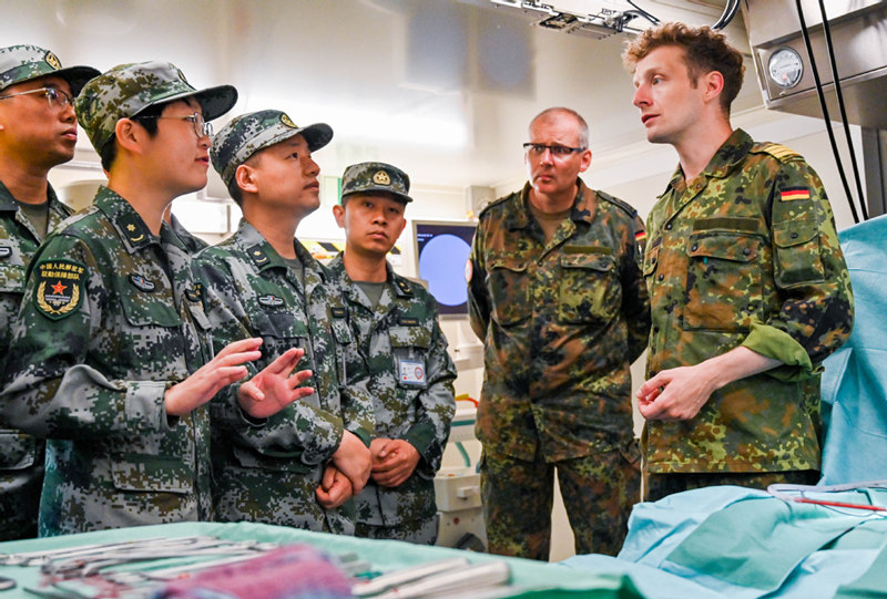 Forças armadas chinesas e alemãs realizam exercícios conjuntos de apoio médico