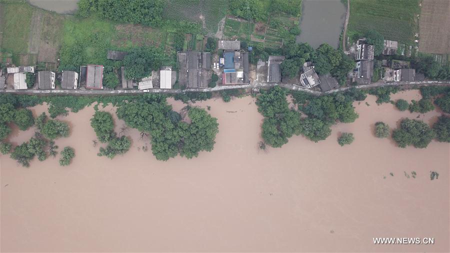 China: Mais de 6.000 pessoas resgatadas na temporada de enchentes