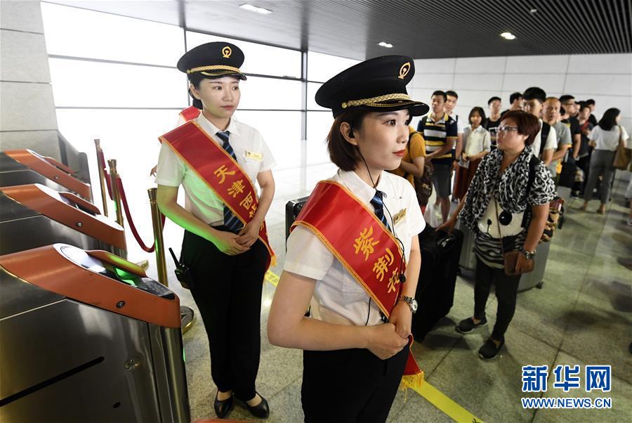 Inaugurada viagem direta de trem-bala entre Tianjin e Hong Kong