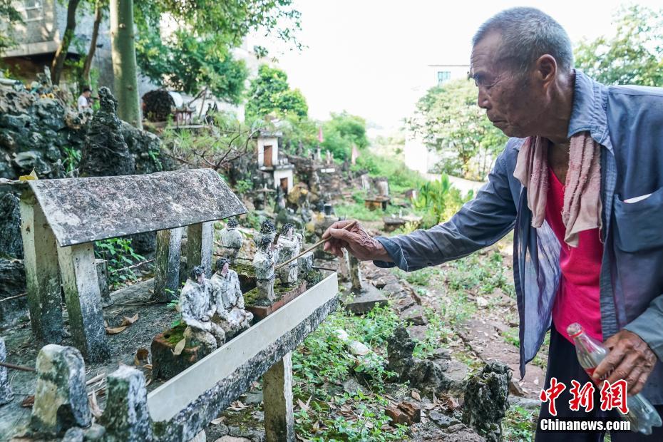 Nanning : idoso chinês construiu uma miniatura do 