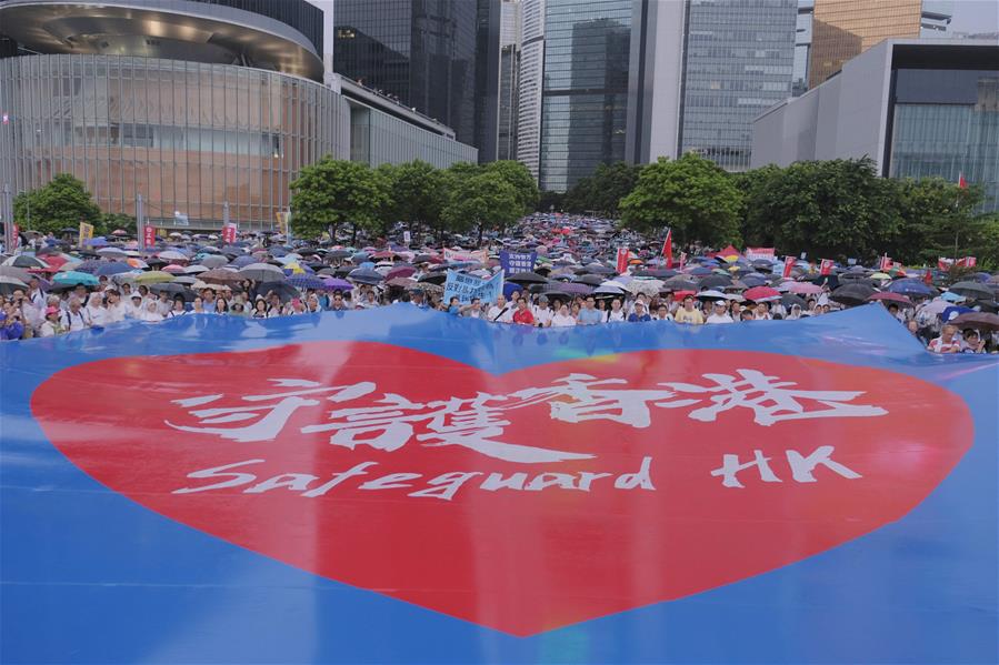 Residentes de Hong Kong organizam comício pedindo paz e estabilidade