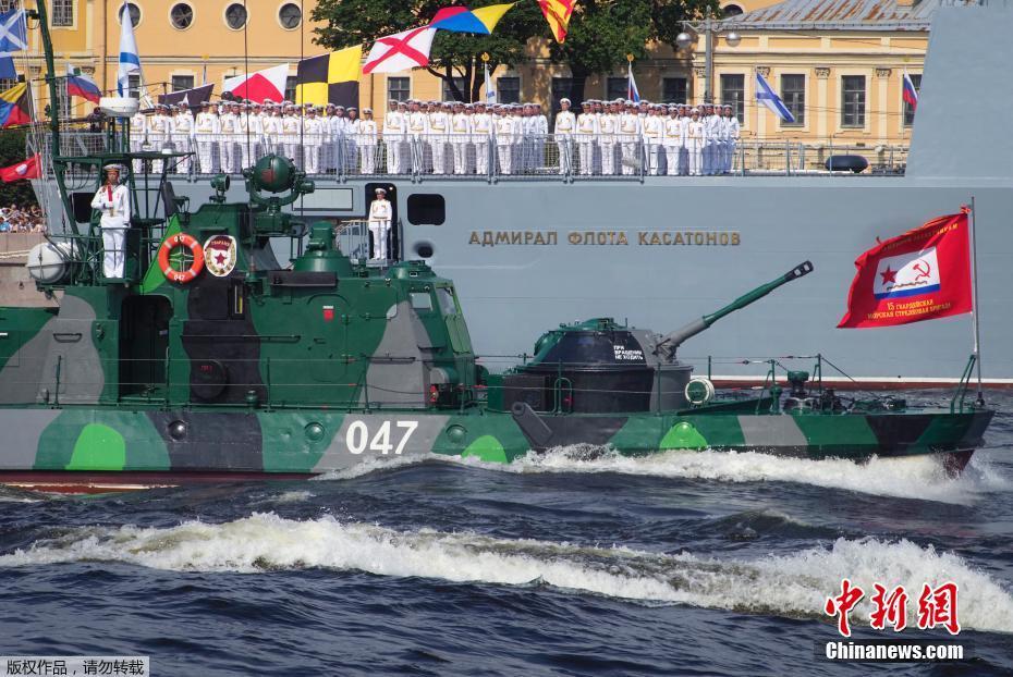 Rússia detém a celebração do dia da marinha com desfile naval