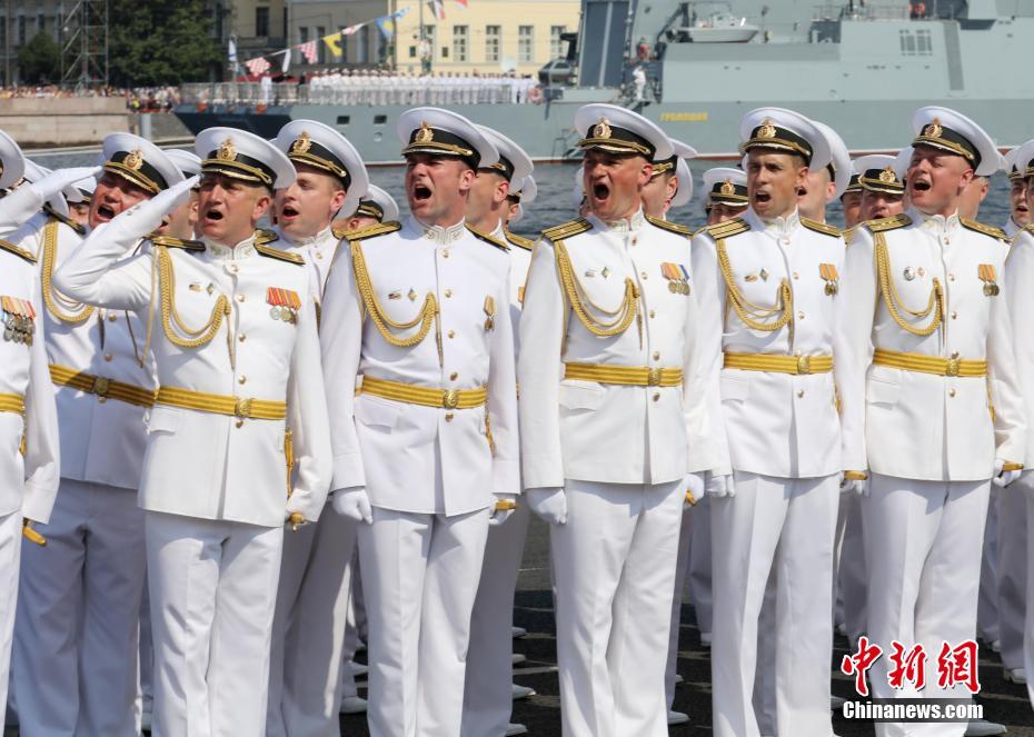 Rússia detém a celebração do dia da marinha com desfile naval