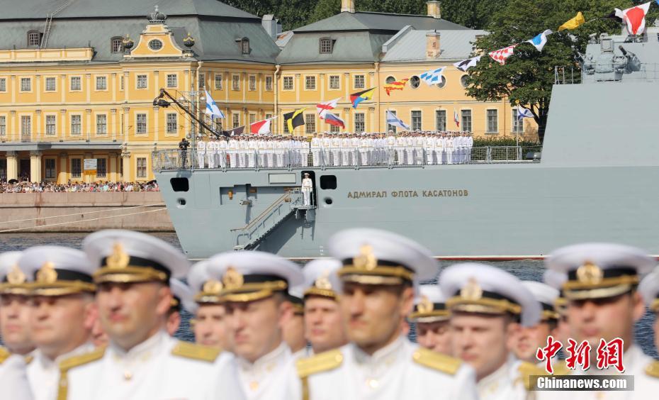 Rússia detém a celebração do dia da marinha com desfile naval