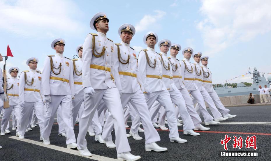 Rússia detém a celebração do dia da marinha com desfile naval