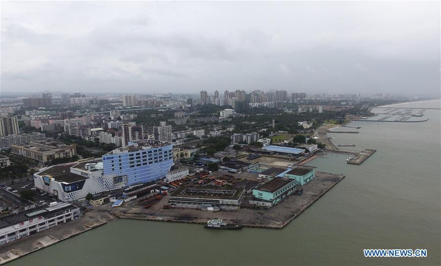 Serviços de balsa suspensos no Estreito de Qiongzhou devido ao tufão iminente