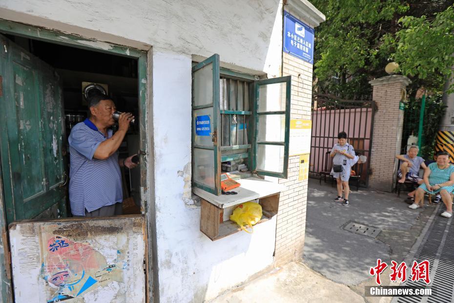 Shanghai: idoso chinês guarda última cabine telefônica por 25 anos