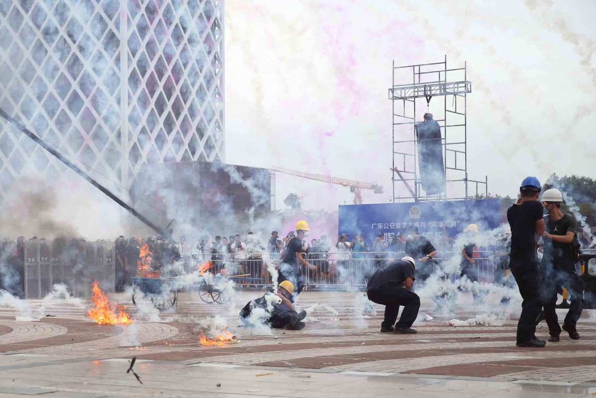 Polícia de Shenzhen realiza exercício