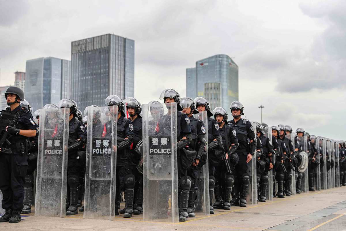 Polícia de Shenzhen realiza exercício