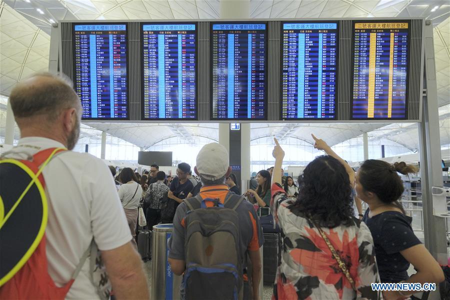 Hong Kong: ordem restabelecida no aeroporto após contenção manifestações