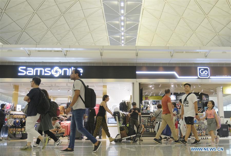 Hong Kong: ordem restabelecida no aeroporto após contenção manifestações