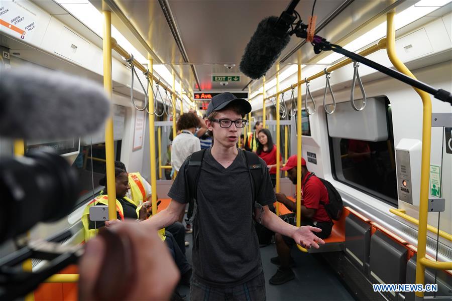 Novos vagões de metrô chineses começam a operar em Boston, EUA