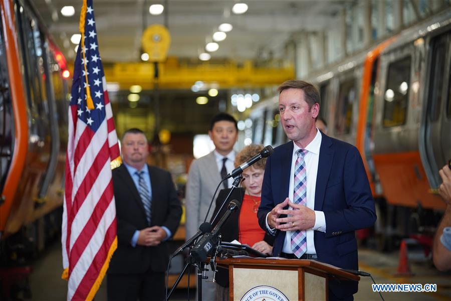 Novos vagões de metrô chineses começam a operar em Boston, EUA