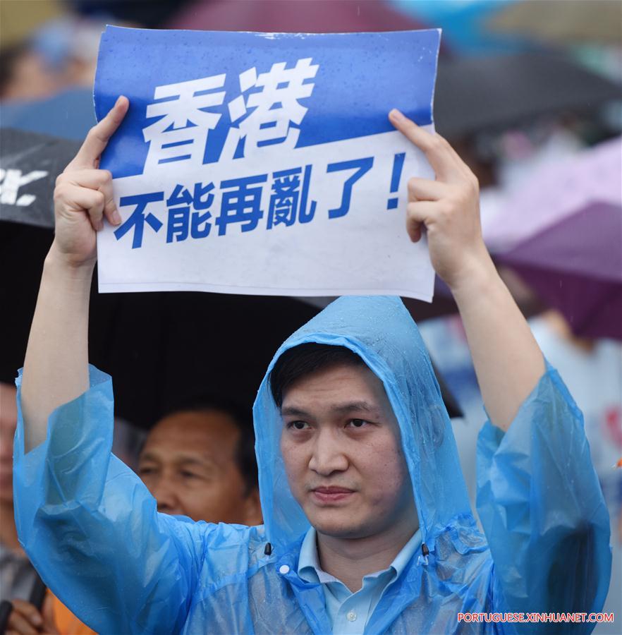 476,000 pessoas aparecem no parque de HK para apoiar a polícia